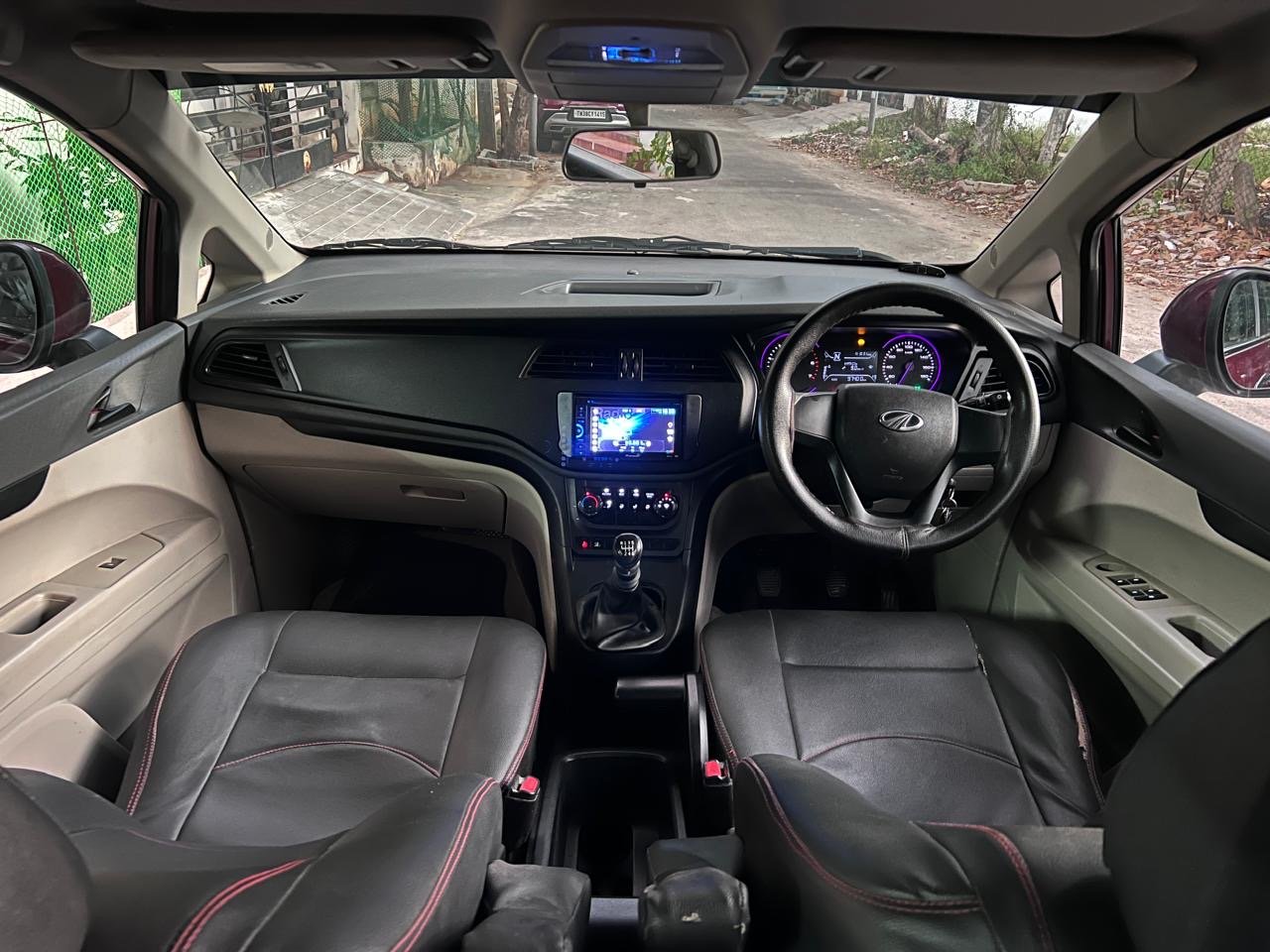 Mahindra Marazzo M2