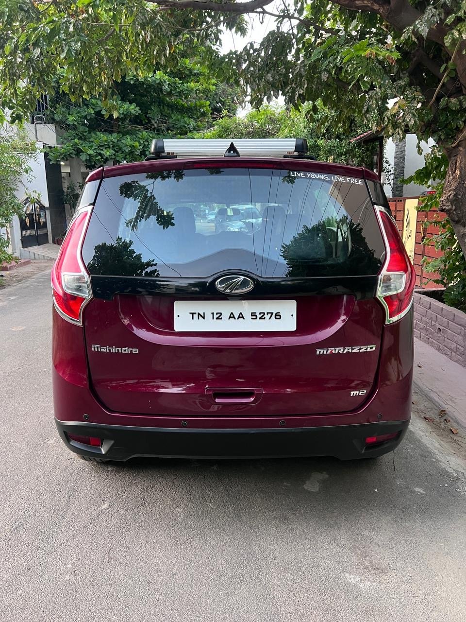 Mahindra Marazzo M2