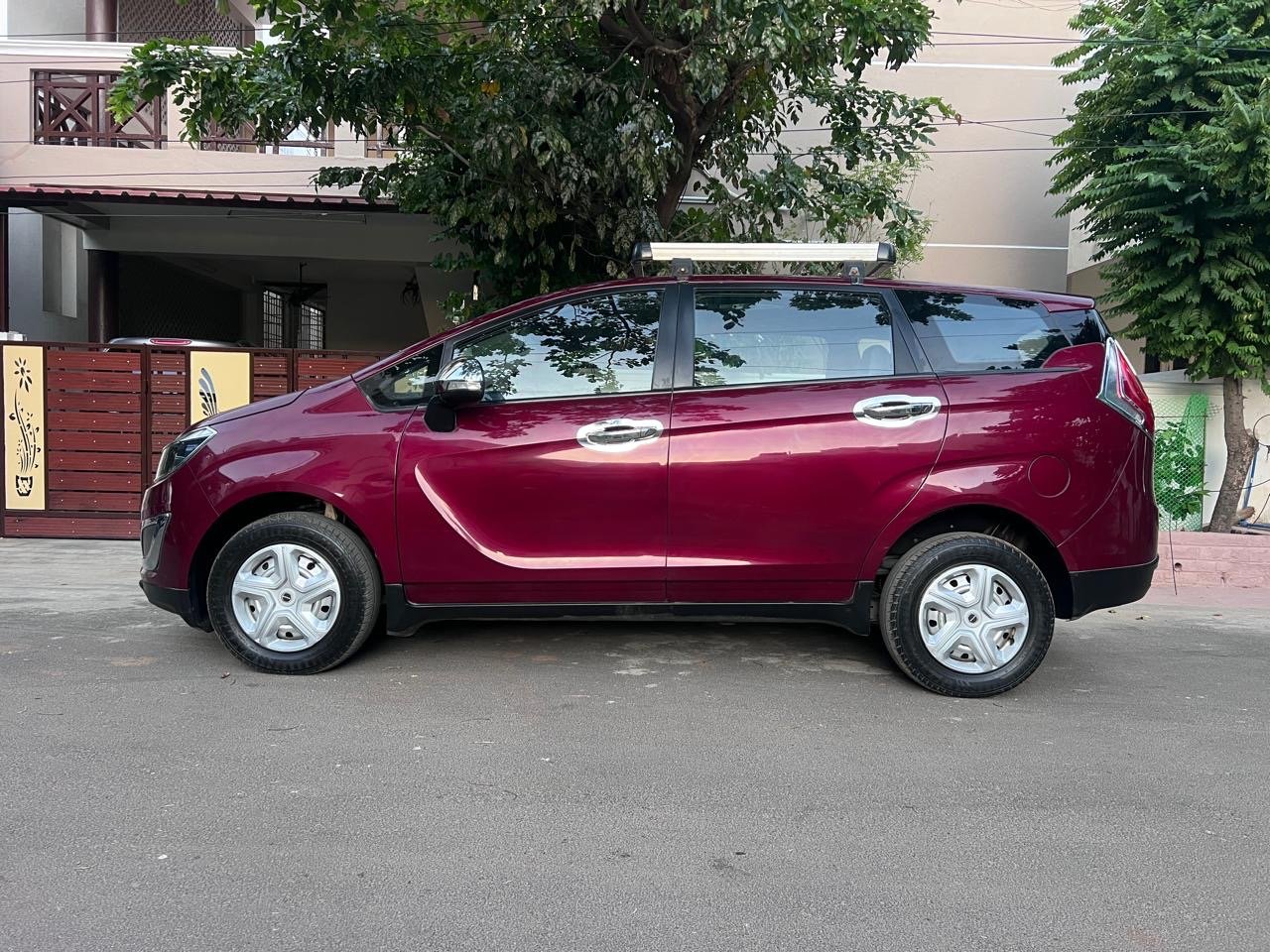 Mahindra Marazzo M2
