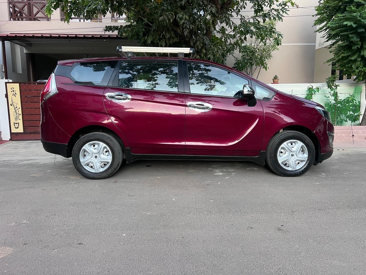 Mahindra Marazzo M2