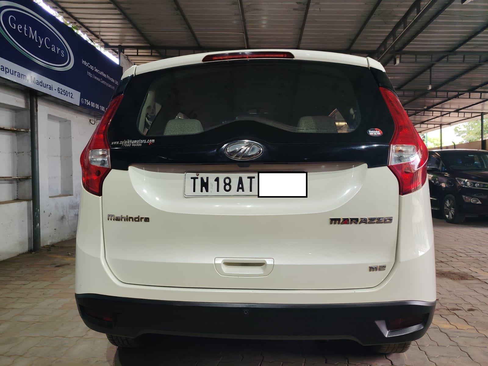 Mahindra Marazzo M2