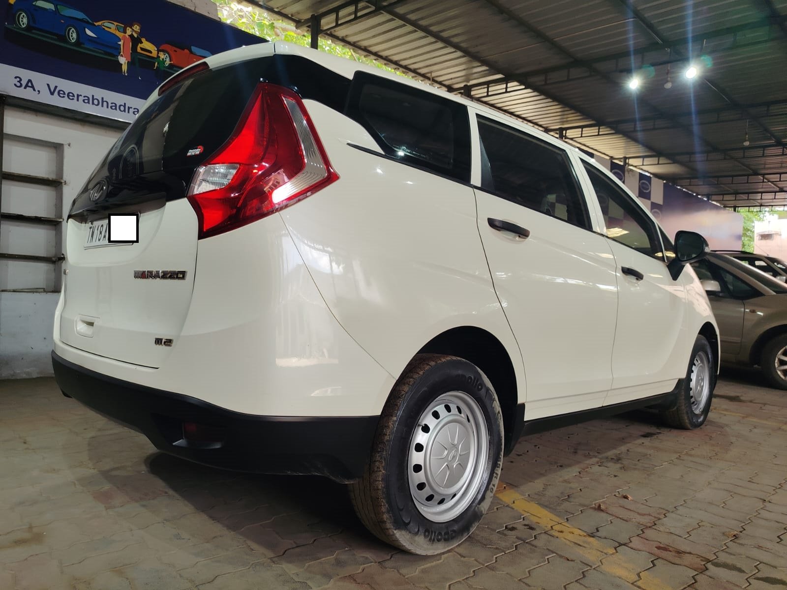 Mahindra Marazzo M2