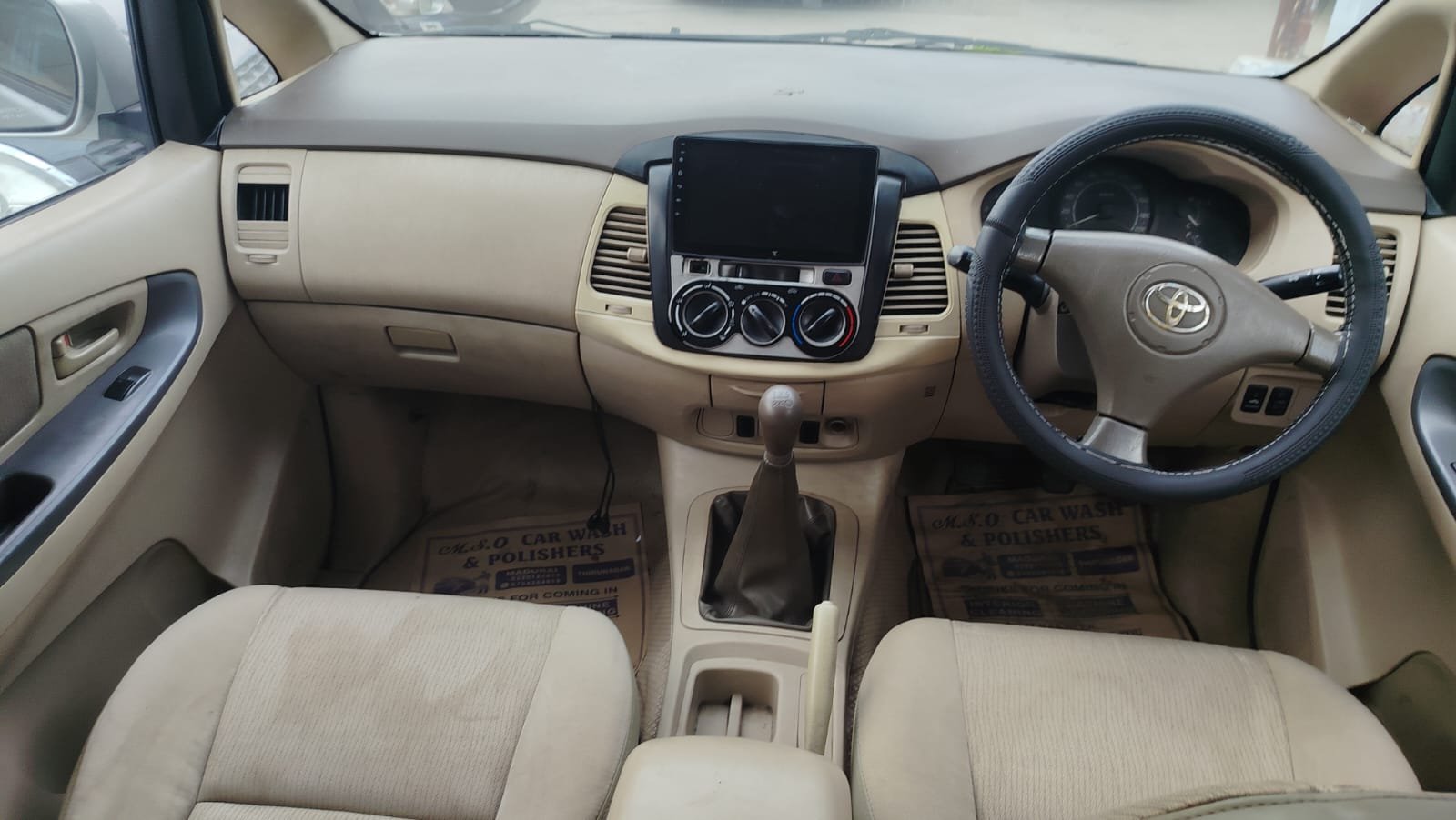 Toyota Innova V