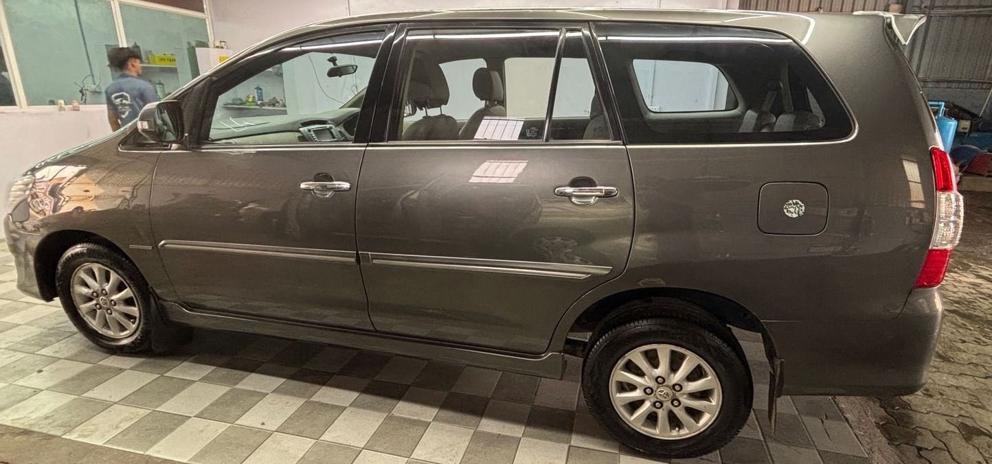Toyota Innova V