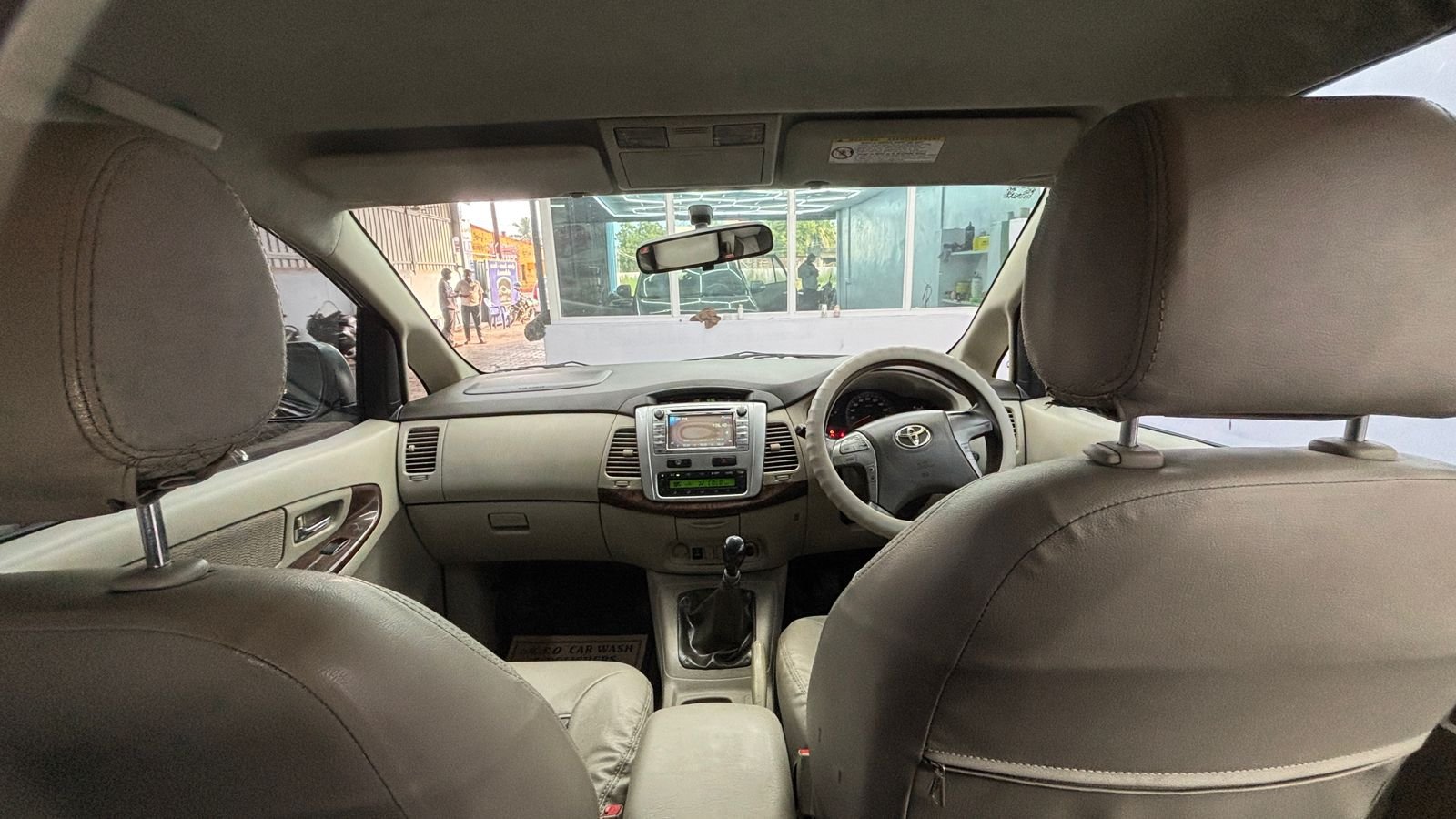 Toyota Innova V