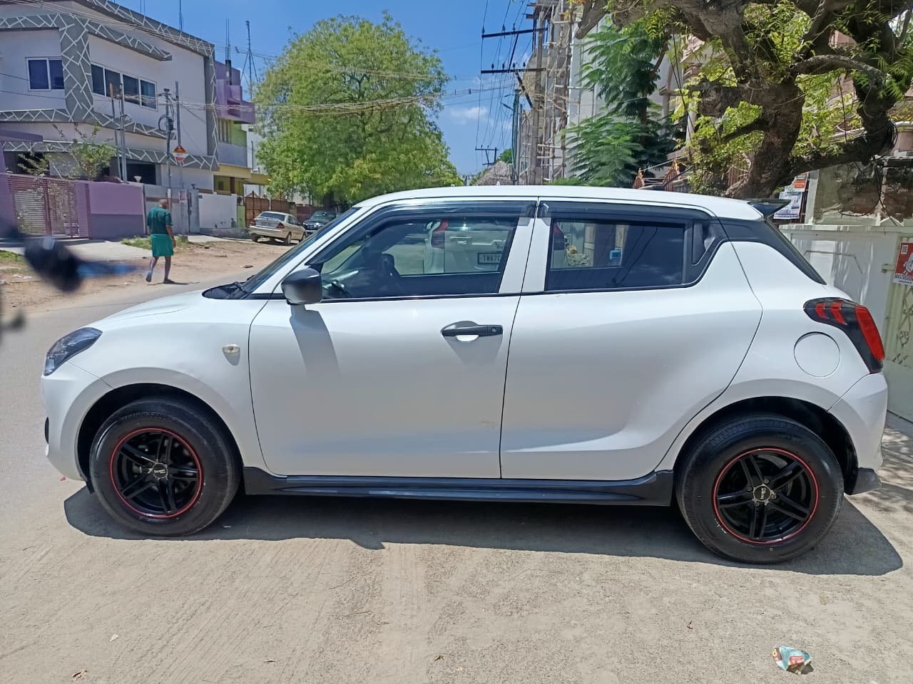 Maruti Suzuki Swift Lxi