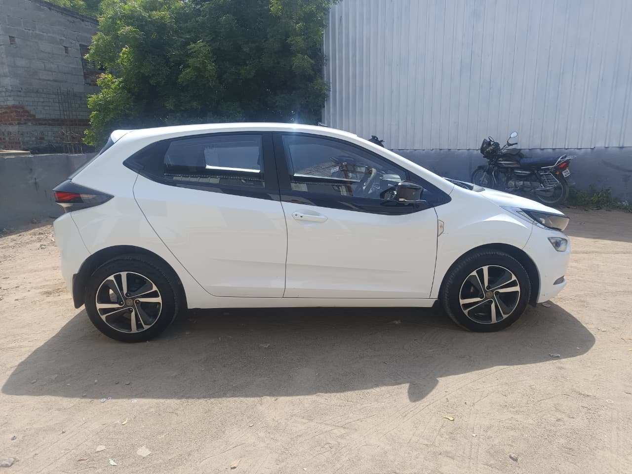 Tata Altroz Xm Plus