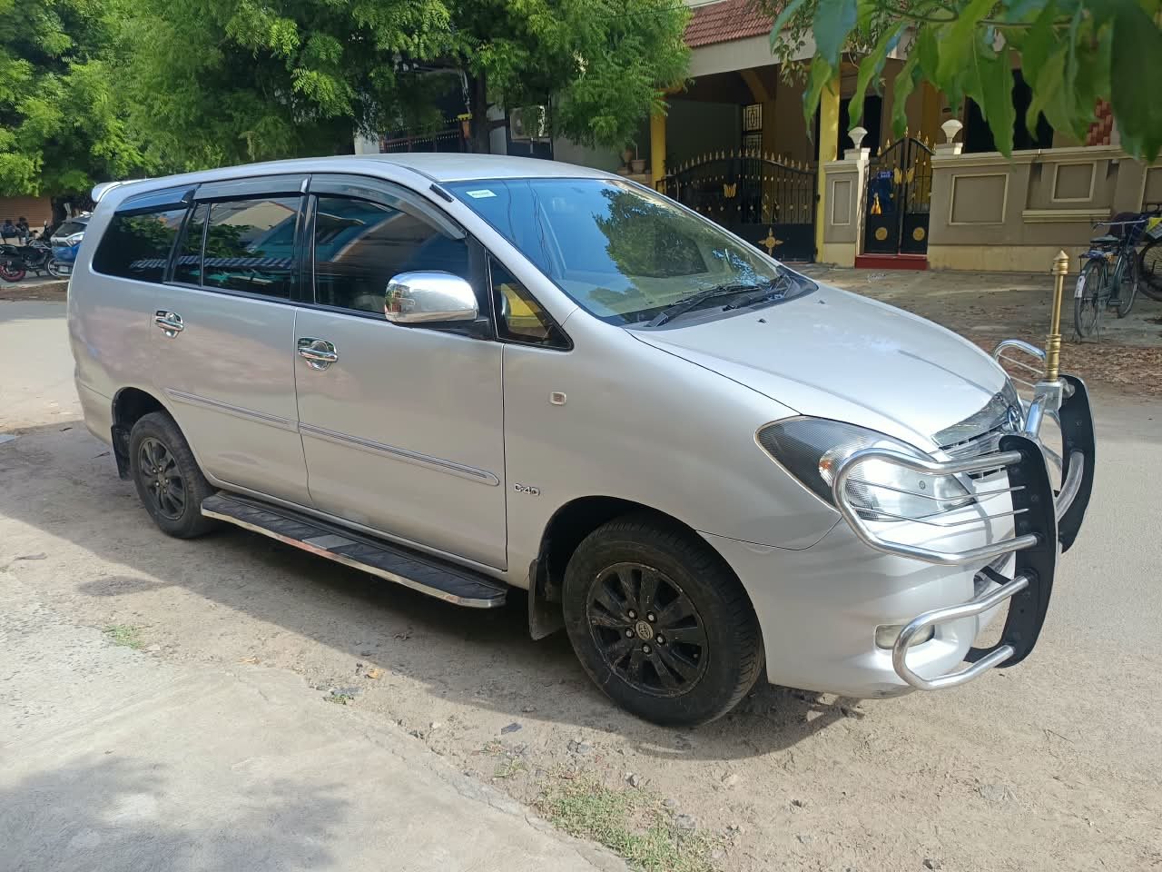 Toyota Innova V
