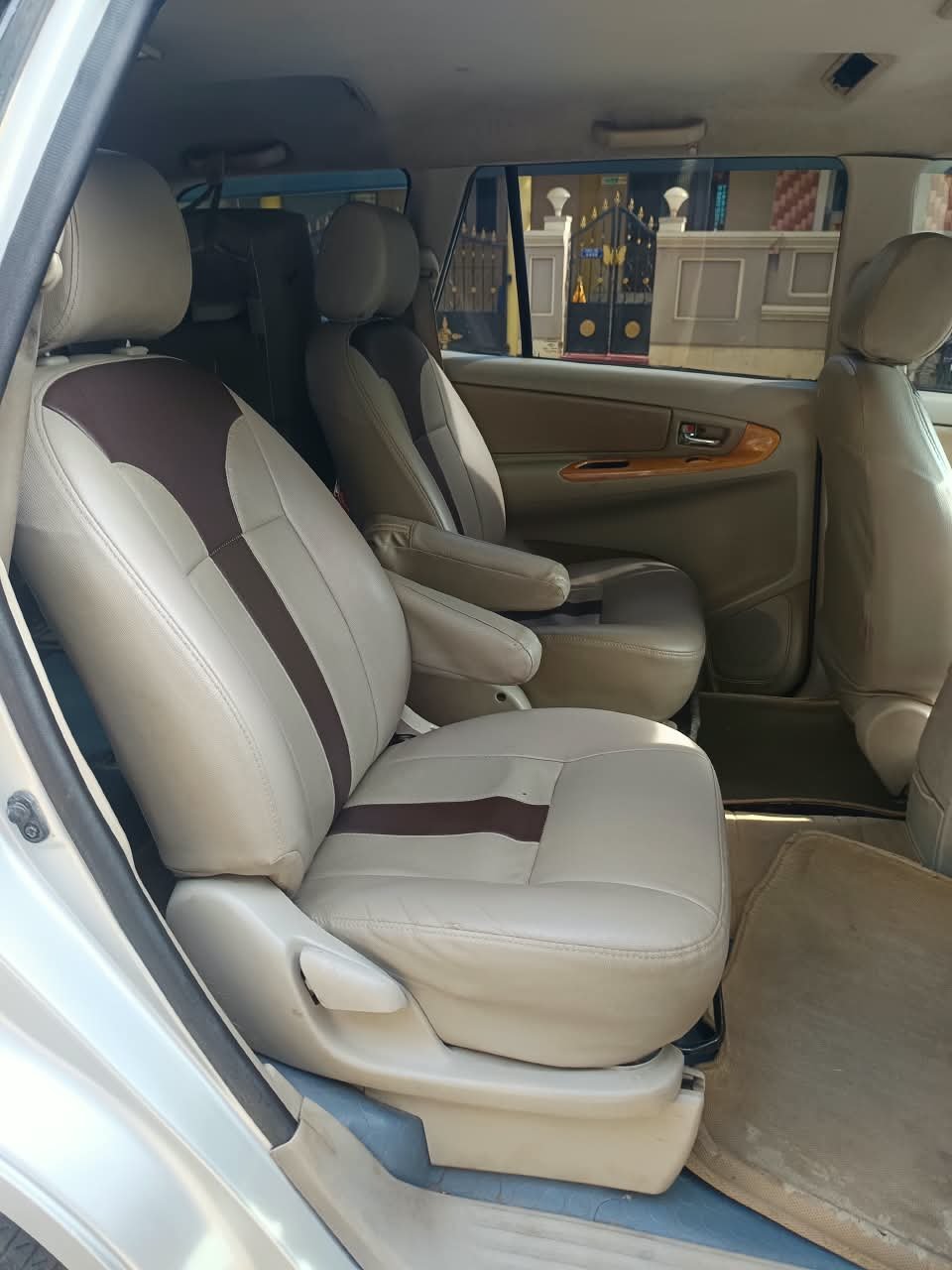 Toyota Innova V
